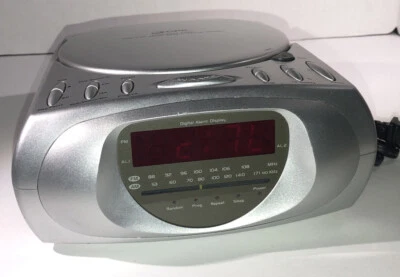 Vintage GPX D714 AM/FM Stereo Clock Radio W Alarm & Fixer Upper CD Player-SHIP24 - Image 1 of 4