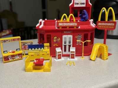 VINTAGE 2003 McDonalds Play Restaurant Playset Drive Thru & Family Ronald - Image 1 of 4