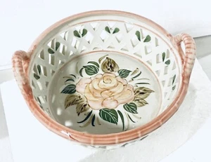 Cesto reticolo traforato ceramica floreale manici piatto dipinto a mano Thailandia 5,5” - Foto 1 di 9