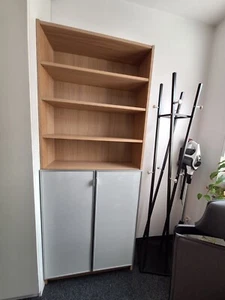 Bücherregal Billy mit Vitrinentüren (Milchglas)- Top-Zustand - Bild 1 von 4