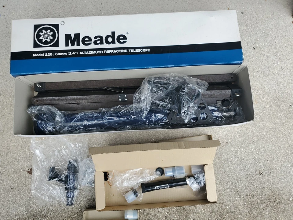 VTG Meade Model 226 60 mm (2.4") Altazimuth Refracting Telescope  - Image 1 of 4