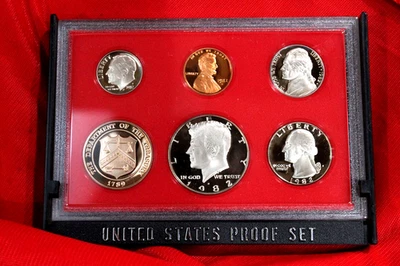 1982 s 5 Coin United States Proof Set With Year Information Card - Image 1 of 4