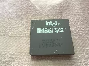 Intel 486SX2-50 : Vintage Ceramic CPU - Afbeelding 1 van 2