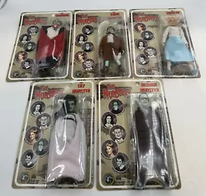 ! Kompletter Satz 5 Munsters Classic TV Spielzeug 8" Figuren Neu auf Karte 2004 - Bild 1 von 24
