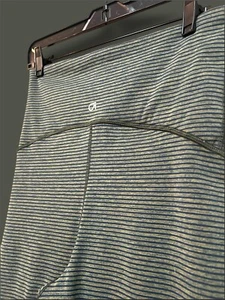 GapFit Maternity Full Panel Propel 7/8 Leggings Green Stripes Eclipse XS - Picture 1 of 10