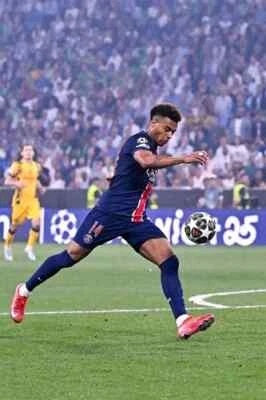 Póster decorativo Desire Doue Paris campeones de fútbol de aficionados a la final europea - Desire Doue Foto 1 de 4