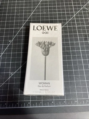 Loewe 001 Man Eau De Parfum Spray 50 ml/1,7 oz Foto 1 de 3