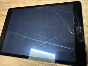 Apple iPad 9th Gen | 10.2-inch | 64GB | Wi-Fi | A2602 Working With Screen Crack - Picture 1 of 10