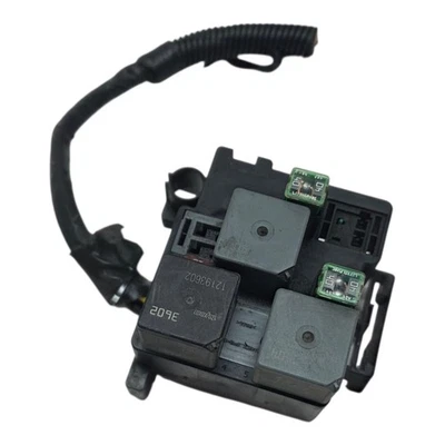 Arnés de bloque de caja de fusibles relé ventilador de refrigeración motor Silverado Sierra 2003-2007 Foto 1 de 4