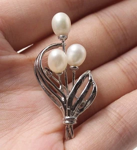 Spilla classica spilla con perla fatta a mano bianco avorio W255 - Foto 1 di 7