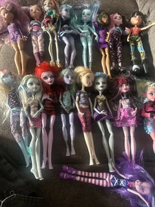 monster high doll lot Of 17 Dolls Vintage Clothes Outfits Shoes Toys Dresses - Picture 1 of 11