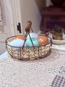 Vintage Farmhouse Wire Egg Basket With Handle And Clutch Of Of Eggs, 7x4 Inch - Picture 1 of 4