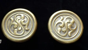 SET DI 2 POMELLI PER PORTA VINTAGE STILE ART NOVEAU GRANDI IN OTTONE PESANTE - 2LB11,2 CIASCUNO - Foto 1 di 14