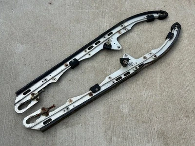 Ski-Doo 503174700 1997 rieles deslizables juego de corredores traseros eje Z Mach 1 MXZ Formula Foto 1 de 4