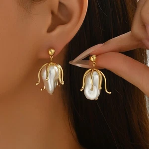 Fashion Womens Gold Tone White Faux Pearl Drop Dangle Stud Earrings Jewelry Gift - Foto 1 di 4