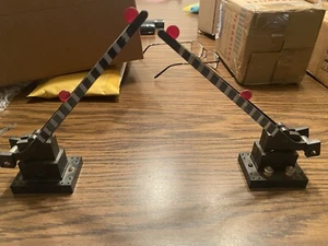2 Marx 428 Automatic Crossing Signal Gate- O Gauge Plastic Accessory - Working - Picture 1 of 5