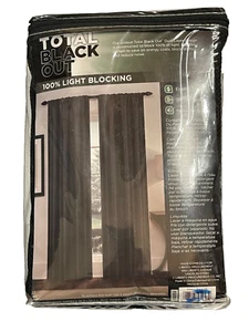 Bolsillo de varilla de bloqueo de luz 100 % Blackout Emery Total 50" W x 84" L en negro - Imagen 1 de 3
