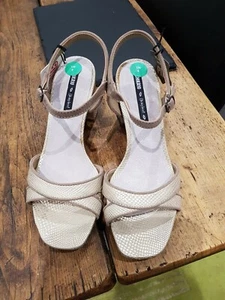 Chika10 gold Sandals, Size 4, Brand New with tags no box - Bild 1 von 9
