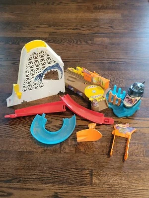 Mattel Hot Wheels Cars - SHARK PARK Play Set Parts #28707 Incomplete  - Image 1 of 4