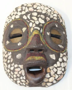 Máscara tribal africana máscara facial de madera caracoles cuentas ojos grandes boca abierta - Imagen 1 de 12