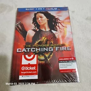 Hunger Games Catching Fire Target Exclusive 3-disc Deluxe Edition Blu-ray SEALED - Picture 1 of 3