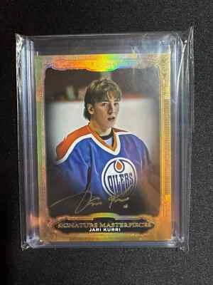 2022-23 Upper Deck Ultimate JARI KURRI GOLD Auto Signature Masterpieces #USM-JK Foto 1 de 2