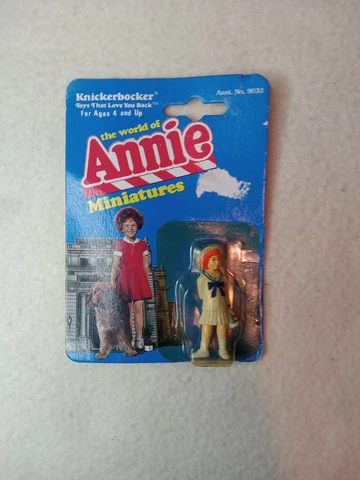 1982 Knickerbocker SAILOR ANNIE World Of Annie Miniature 2” Doll Figure On Card Cover