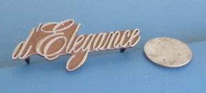 CADILLAC D'ELEGANCE C PILLAR EMBLEM OEM COPPER/CHROME 9728073 76-89? 77 78 79 - Imagen 1 de 4