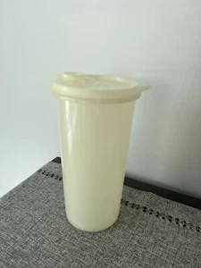 Tupperware Handolier White Beverage Pitcher With Pour Top #261-15 - Picture 1 of 2