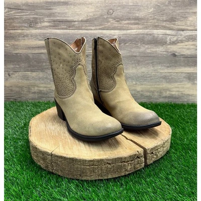 BOC Mujeres - Talla 6.5 - Botas con Cremallera al Tobillo de Gamuza Tachonadas en Arena 42117 Foto 1 de 4