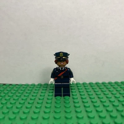 LEGO 71017 Barbara Gordon Minifigure CMF The LEGO Batman Movie Series 1 - Image 1 of 4