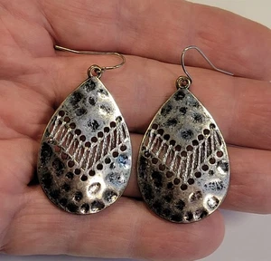 Southwestern Hammered Texture Chevron Design Silver Tone Pierced Dangle Earrings - Picture 1 of 6