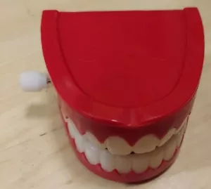 Chattering Teeth Wind-Up Action Toy Gag Gift Novelty 2002 DaMert -WORKS! - Picture 1 of 4