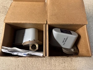 2 x Hays Fluid Controls 2600-1011 0.5 GPM Shur-Flo Flow Valve Switch - Picture 1 of 5