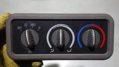 Controlador de clima Chevrolet Suburban 1500 99 16181185 Foto 1 de 4