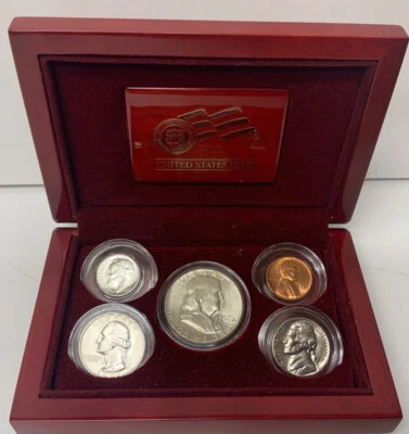 1956 UNCIRCULATED YEAR SET IN OFFICIAL U.S. MINT DISPLAY SILVER BIRTHYEAR COINS - Image 1 of 4