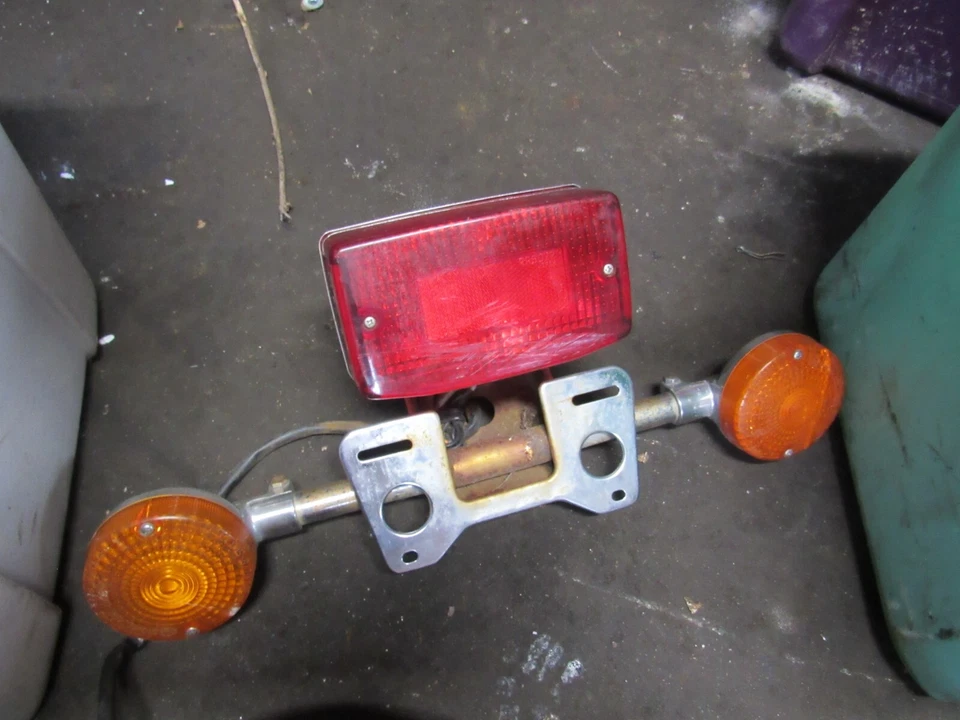 Honda CB650 C 1981 intermitente trasero direccional Foto 1 de 1