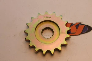 Piñón de desplazamiento Kawasaki Z750 '81 15 dientes 525 pitch 9 mm offset sprocket - Imagen 1 de 2