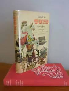 Children's TOYS Throughout The Ages by Leslie Daiken, Illustrated, 1963 in DJ - Foto 1 di 2