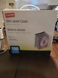100 NEW Staples Slim Jewel CD Cases Assorted Colors New in open box - Afbeelding 1 van 6