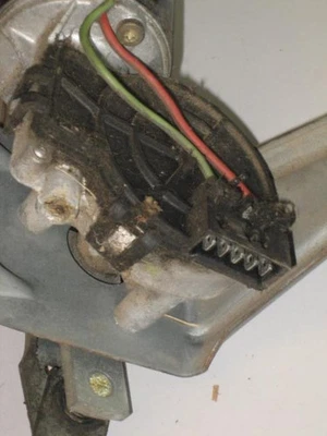 Mecanisme essuie glace avant RENAULT R11 - Photo 1/2