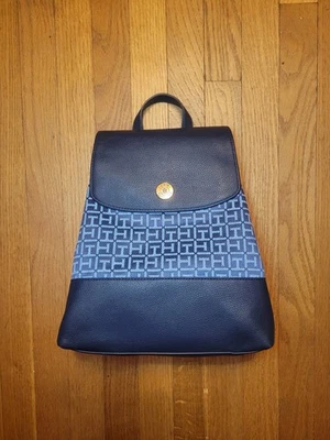 Tommy Hilfiger Mochila Abatible Pequeña Monograma Azul Marino/Blanco Foto 1 de 4