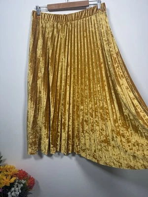 Marks and Spencer Women's Pleated Velvet Gold Skirt Size UK 16 Party Christmas - Image 1 of 4