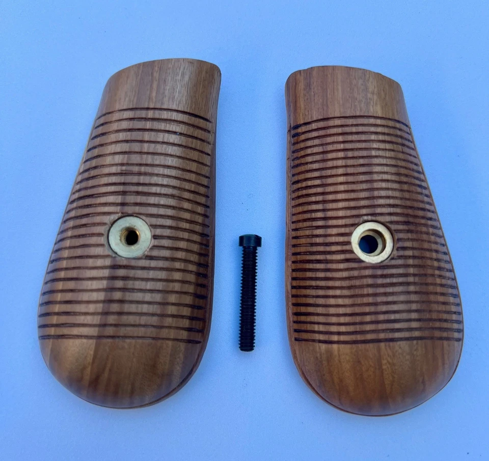 Plaquettes de crosses pour MAUSER C96 en bois (noyer) - Photo 1/2