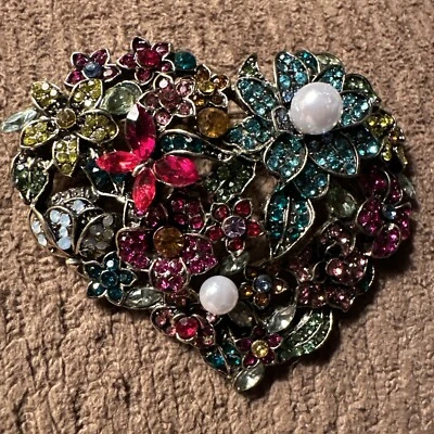 What A Beautiful X большая брошь с цветочным рисунком и жемчугом в виде сердца - Изображение 1 из 4