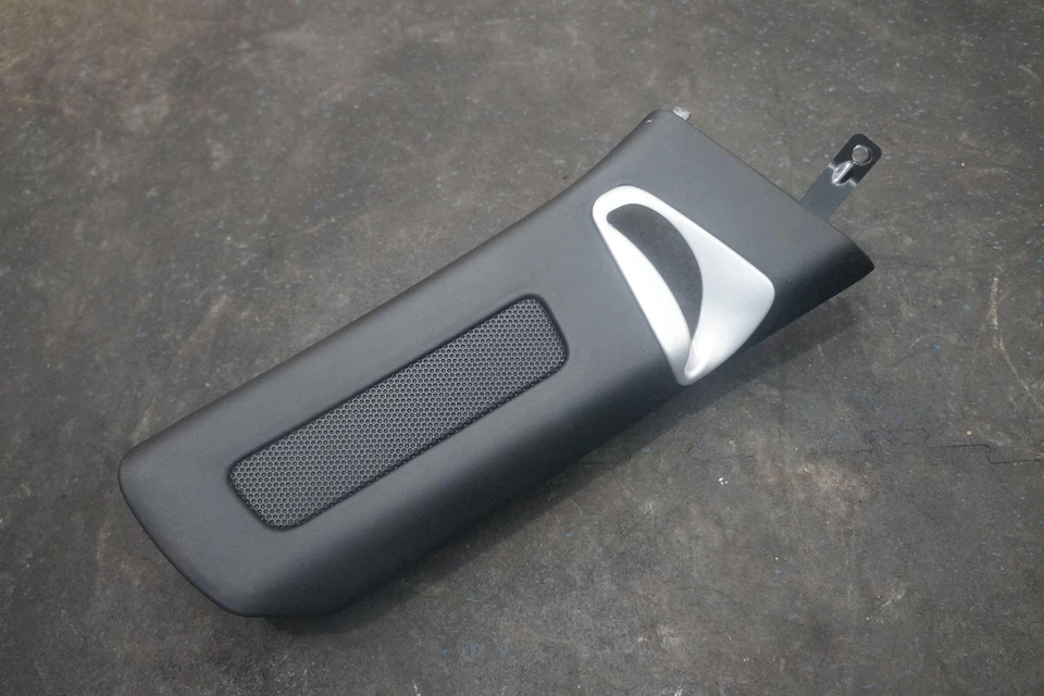 Panel interior pilar B superior derecho cuero negro Ferrari FF 2014 Foto 1 de 4