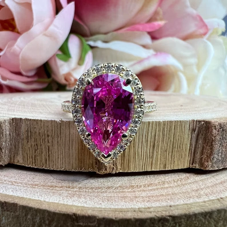 Alianza de oro amarillo real de 18 quilates con diamantes y zafiro rosa natural de 4,70 quilates 7 Foto 1 de 4