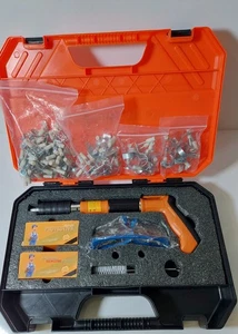 Pistola per unghie manuale in acciaio con chiodi 120 pezzi,80 pezzi chiodi tondi,20 pezzi chiodo per tubo,20 pezzi - Foto 1 di 10