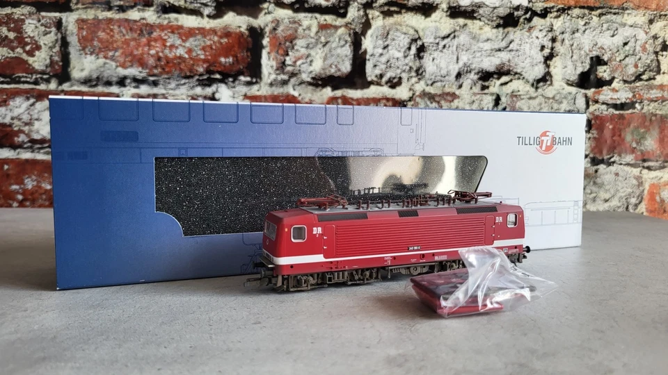 Tillig TT 502369 BR 243 DR Ep. IV, leicht  gealtert, Galeriemodell - Bild 1 von 4