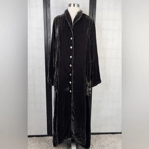 Elegant Black Velvet Long Coat with Crystal Buttons - Picture 1 of 7